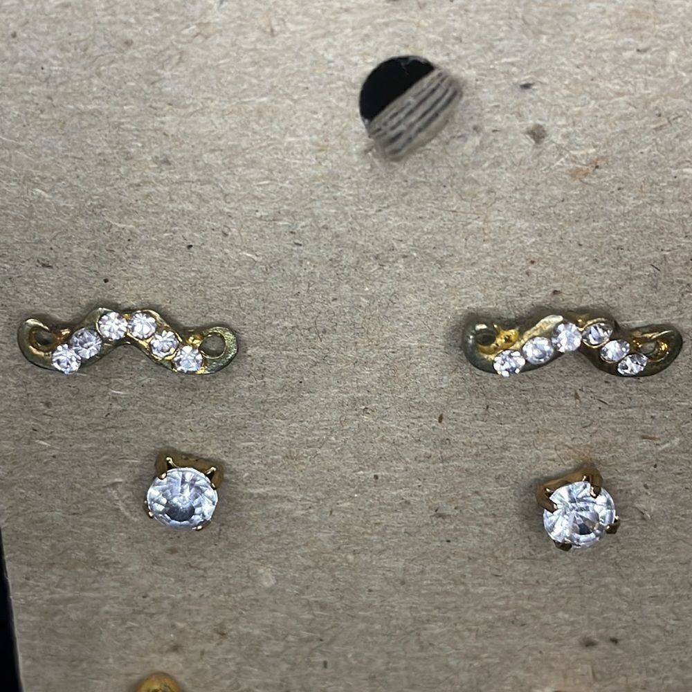 Three sets of earrings - Picture 5 of 5